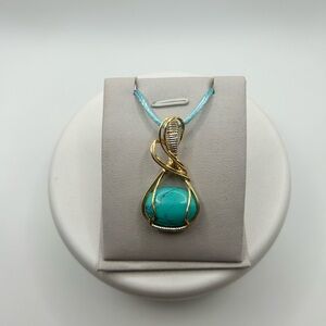 Handmade Elegant Gold and Turquoise Pendant Necklace
